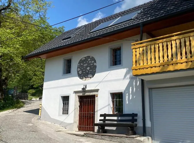 Pocitniska Hisa Mlekarna Grant Grahovo ob Baci